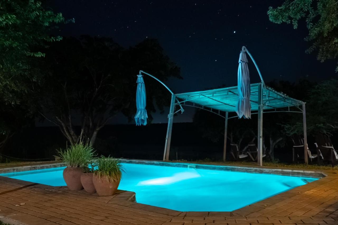 Crocodile Bridge Safari Hospedaje Komatipoort Exterior foto
