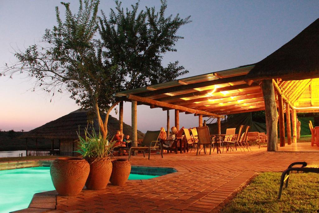 Crocodile Bridge Safari Hospedaje Komatipoort Exterior foto